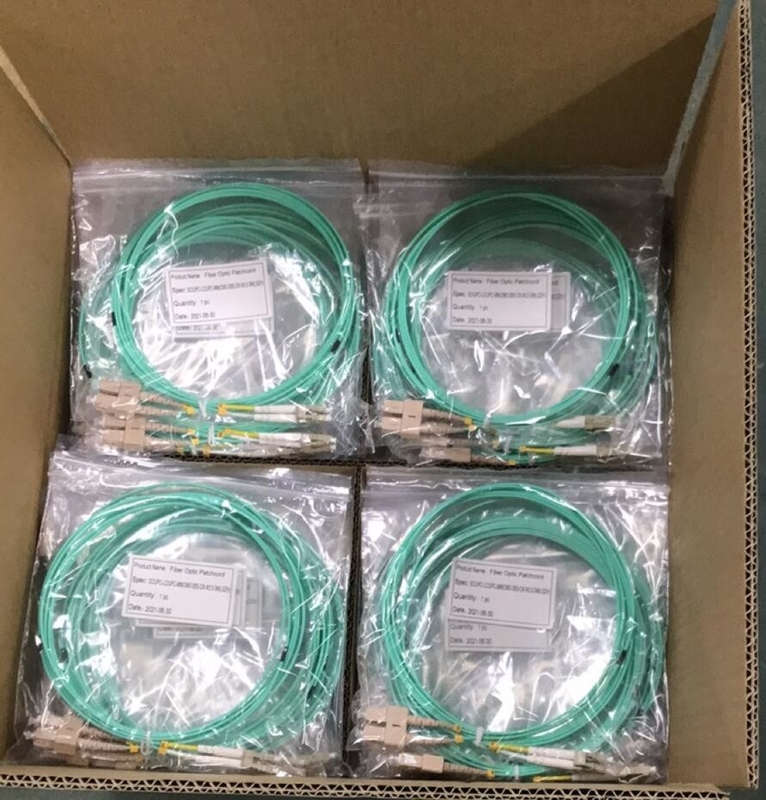 Цвет Aqua куртки гибкого провода OM3 300 двухшпиндельный LSZH оптического волокна SC LC